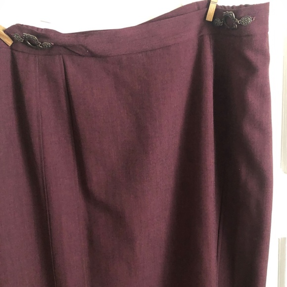 Vanity Fair size 18 long skirt- lovely pleats down the front, never worn - Picture 4 of 9